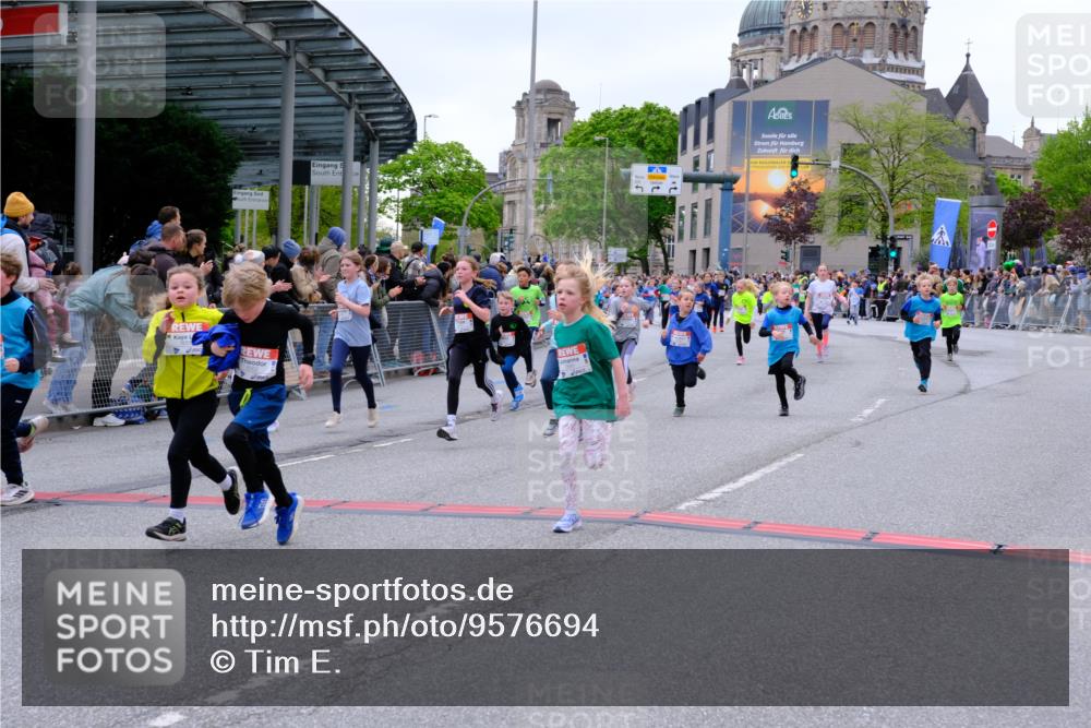 25.04.2026 - Das Zehntel Tim E. http://msf.ph/oto/9576694 25.04.2026 10:57:48 Ziel 5002, 5071, 5223, 5291, 5354, 5372, 5395, 5404, 5472, 5476, 5539, 5543, 5554, 5665, 5677, 5806, 5810, 5816, 5832, 5973, 6408, 6411, 6418, 6603, 6634, 6708, 6715, 6747, 6749, 6892, 6947, 7037, 7231, 7242, 7261, 7322, 7375, 7392, 7694, 7796, 7895, 8002, 8005 meine-sportfotos.de