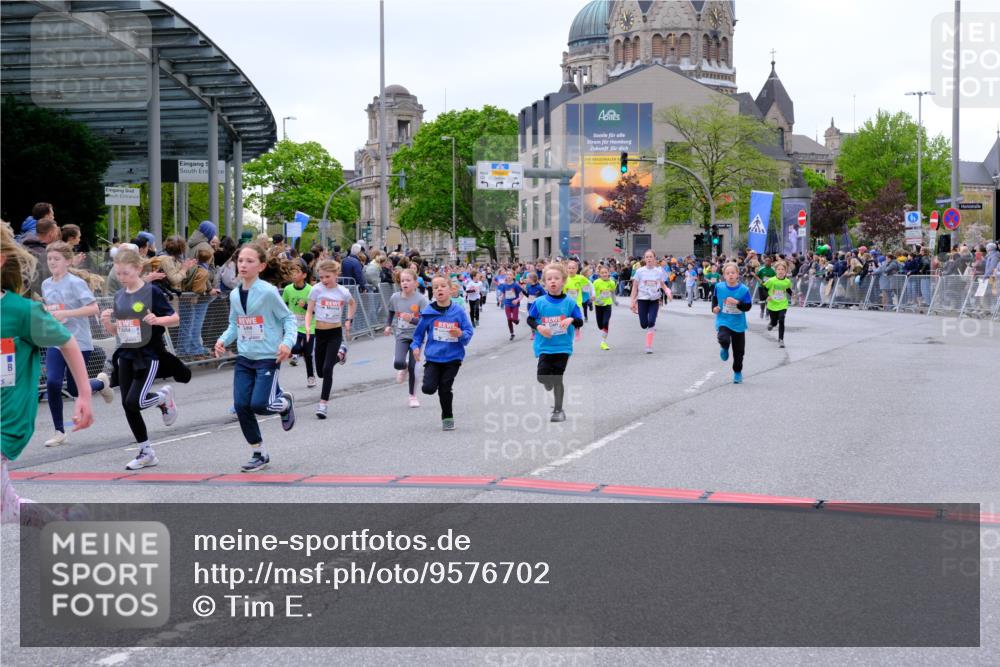 25.04.2026 - Das Zehntel Tim E. http://msf.ph/oto/9576702 25.04.2026 10:57:49 Ziel 5002, 5071, 5223, 5291, 5354, 5372, 5377, 5395, 5404, 5472, 5476, 5539, 5543, 5554, 5665, 5677, 5806, 5810, 5816, 5832, 5973, 6408, 6411, 6418, 6603, 6634, 6708, 6715, 6747, 6749, 6892, 6947, 7037, 7231, 7242, 7261, 7322, 7375, 7392, 7694, 7796, 7895, 8002, 8005 meine-sportfotos.de