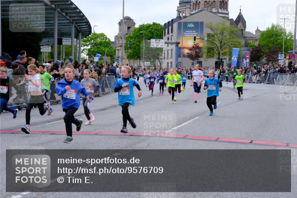 25.04.2026 - Das Zehntel Tim E. http://msf.ph/oto/9576709 25.04.2026 10:57:49 Ziel 5002, 5071, 5223, 5291, 5354, 5372, 5377, 5395, 5404, 5472, 5476, 5539, 5543, 5554, 5665, 5677, 5806, 5810, 5816, 5832, 5973, 6408, 6411, 6418, 6603, 6634, 6708, 6715, 6747, 6749, 6892, 6947, 7037, 7231, 7242, 7261, 7322, 7375, 7392, 7694, 7796, 7895, 8002, 8005 meine-sportfotos.de