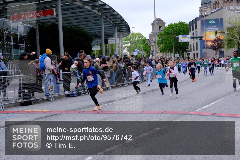 25.04.2026 - Das Zehntel Tim E. http://msf.ph/oto/9576742 25.04.2026 10:57:54 Ziel 5002, 5377, 5395, 5404, 5472, 5476, 5532, 5568, 5616, 5665, 5677, 5810, 5973, 6408, 6411, 6458, 6603, 6708, 6715, 6741, 6747, 6749, 6892, 6893, 7037, 7231, 7242, 7322, 7796, 7895, 7931, 7945, 8002, 8005 meine-sportfotos.de