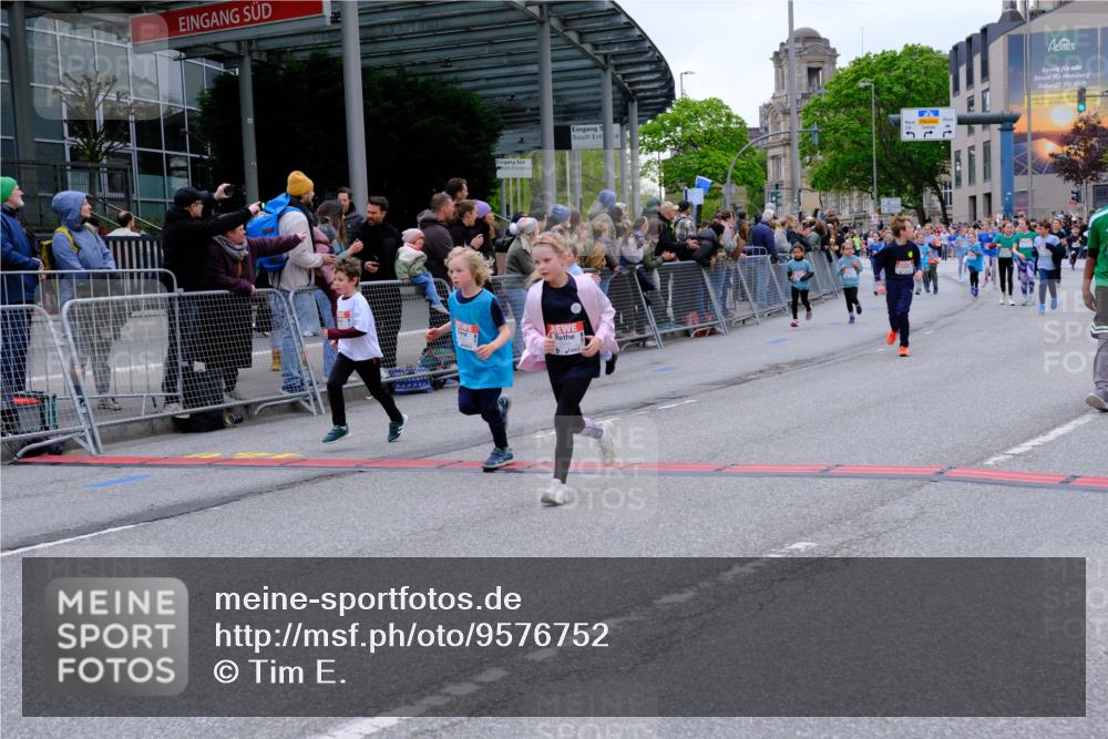25.04.2026 - Das Zehntel Tim E. http://msf.ph/oto/9576752 25.04.2026 10:57:56 Ziel 5002, 5032, 5377, 5395, 5404, 5476, 5532, 5568, 5608, 5616, 5665, 5677, 5691, 5973, 6408, 6411, 6458, 6574, 6603, 6708, 6715, 6741, 6747, 6749, 6892, 6893, 7037, 7231, 7242, 7322, 7516, 7520, 7796, 7931, 7945 meine-sportfotos.de