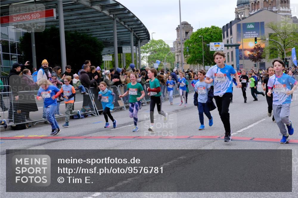 25.04.2026 - Das Zehntel Tim E. http://msf.ph/oto/9576781 25.04.2026 10:58:02 Ziel 5032, 5153, 5159, 5206, 5373, 5392, 5532, 5568, 5608, 5609, 5616, 5691, 6347, 6348, 6356, 6367, 6378, 6458, 6574, 6609, 6662, 6678, 6681, 6741, 6893, 7301, 7516, 7520, 7673, 7677, 7680, 7736, 7755, 7915, 7931, 7942, 7945, 8070 meine-sportfotos.de