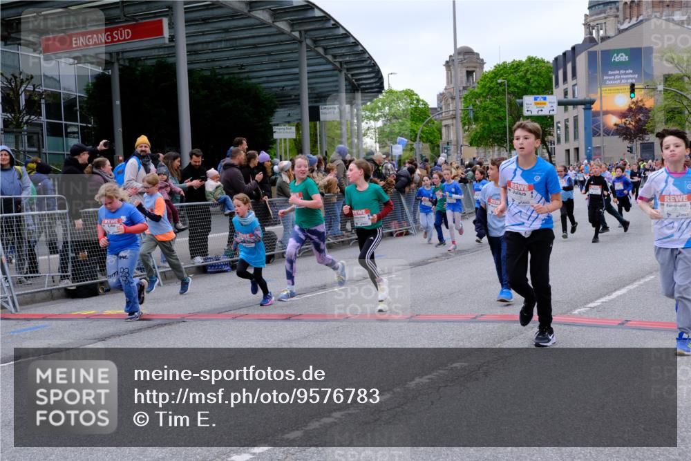 25.04.2026 - Das Zehntel Tim E. http://msf.ph/oto/9576783 25.04.2026 10:58:02 Ziel 5032, 5153, 5159, 5206, 5373, 5392, 5532, 5568, 5608, 5609, 5616, 5691, 6347, 6348, 6356, 6367, 6378, 6458, 6574, 6609, 6662, 6678, 6681, 6741, 6893, 7301, 7516, 7520, 7673, 7677, 7680, 7736, 7755, 7915, 7931, 7942, 7945, 8070 meine-sportfotos.de