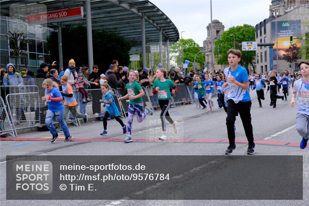 25.04.2026 - Das Zehntel Tim E. http://msf.ph/oto/9576784 25.04.2026 10:58:02 Ziel 5032, 5153, 5159, 5206, 5373, 5392, 5532, 5568, 5608, 5609, 5616, 5691, 6347, 6348, 6356, 6367, 6378, 6458, 6574, 6609, 6662, 6678, 6681, 6741, 6893, 7301, 7516, 7520, 7673, 7677, 7680, 7736, 7755, 7915, 7931, 7942, 7945, 8070 meine-sportfotos.de