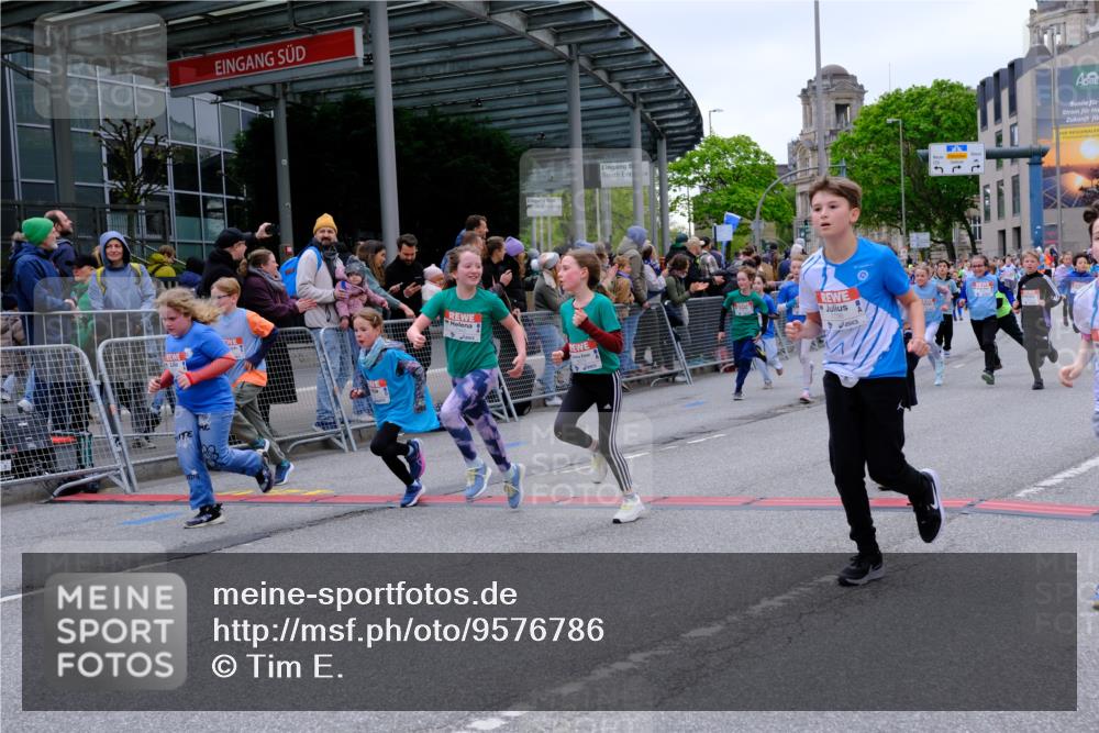 25.04.2026 - Das Zehntel Tim E. http://msf.ph/oto/9576786 25.04.2026 10:58:03 Ziel 5032, 5153, 5159, 5206, 5373, 5392, 5532, 5608, 5609, 5616, 5691, 5938, 6347, 6348, 6356, 6367, 6378, 6458, 6574, 6609, 6662, 6678, 6681, 6741, 6893, 7301, 7318, 7516, 7520, 7532, 7673, 7677, 7680, 7736, 7755, 7915, 7931, 7942, 7945, 8070 meine-sportfotos.de