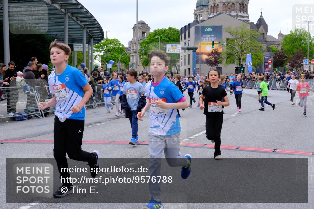 25.04.2026 - Das Zehntel Tim E. http://msf.ph/oto/9576788 25.04.2026 10:58:03 Ziel 5032, 5153, 5159, 5206, 5373, 5392, 5532, 5608, 5609, 5616, 5691, 5938, 6347, 6348, 6356, 6367, 6378, 6458, 6574, 6609, 6662, 6678, 6681, 6741, 6893, 7301, 7318, 7516, 7520, 7532, 7673, 7677, 7680, 7736, 7755, 7915, 7931, 7942, 7945, 8070 meine-sportfotos.de