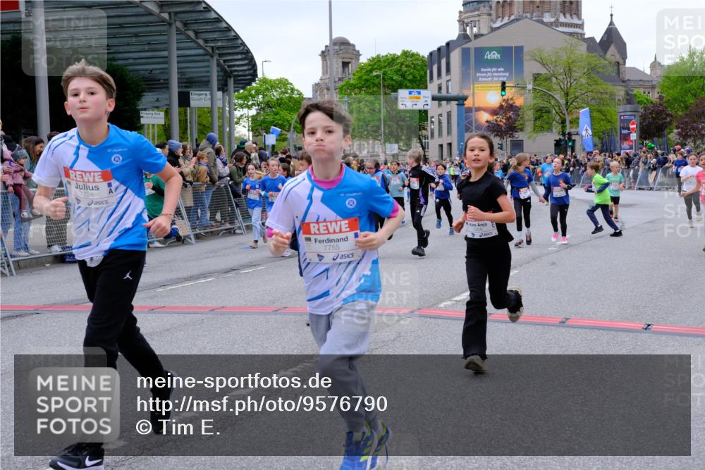 25.04.2026 - Das Zehntel Tim E. http://msf.ph/oto/9576790 25.04.2026 10:58:03 Ziel 5032, 5153, 5159, 5206, 5373, 5392, 5532, 5608, 5609, 5616, 5691, 5938, 6347, 6348, 6356, 6367, 6378, 6458, 6574, 6609, 6662, 6678, 6681, 6741, 6893, 7301, 7318, 7516, 7520, 7532, 7673, 7677, 7680, 7736, 7755, 7915, 7931, 7942, 7945, 8070 meine-sportfotos.de