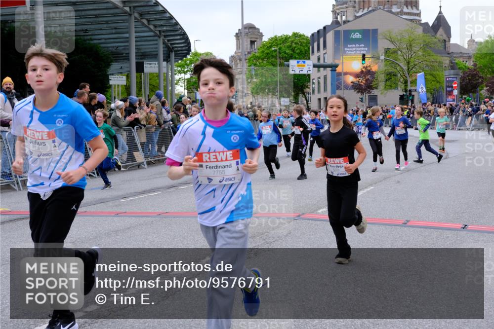 25.04.2026 - Das Zehntel Tim E. http://msf.ph/oto/9576791 25.04.2026 10:58:03 Ziel 5032, 5153, 5159, 5206, 5373, 5392, 5532, 5608, 5609, 5616, 5691, 5938, 6347, 6348, 6356, 6367, 6378, 6458, 6574, 6609, 6662, 6678, 6681, 6741, 6893, 7301, 7318, 7516, 7520, 7532, 7673, 7677, 7680, 7736, 7755, 7915, 7931, 7942, 7945, 8070 meine-sportfotos.de