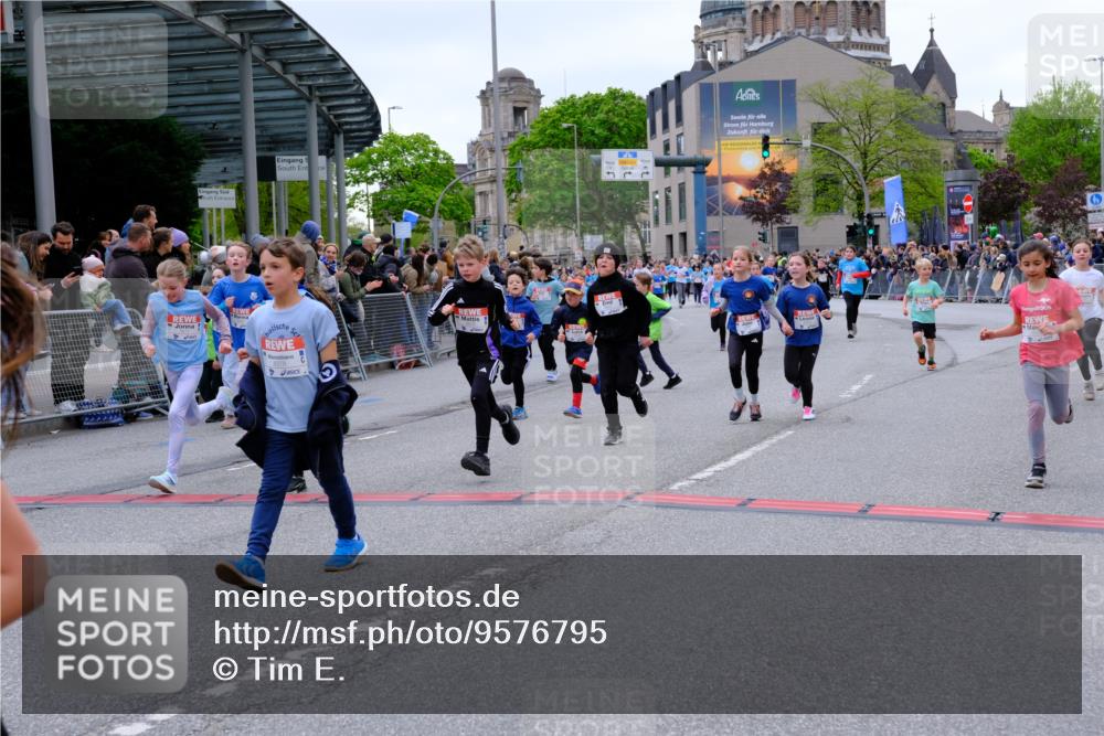 25.04.2026 - Das Zehntel Tim E. http://msf.ph/oto/9576795 25.04.2026 10:58:05 Ziel 5032, 5153, 5159, 5206, 5373, 5392, 5608, 5609, 5691, 5938, 6347, 6348, 6356, 6367, 6378, 6574, 6576, 6600, 6609, 6662, 6678, 6681, 6741, 6837, 6848, 6921, 7301, 7318, 7516, 7520, 7532, 7673, 7677, 7680, 7736, 7755, 7915, 7931, 7942, 7945, 8070 meine-sportfotos.de