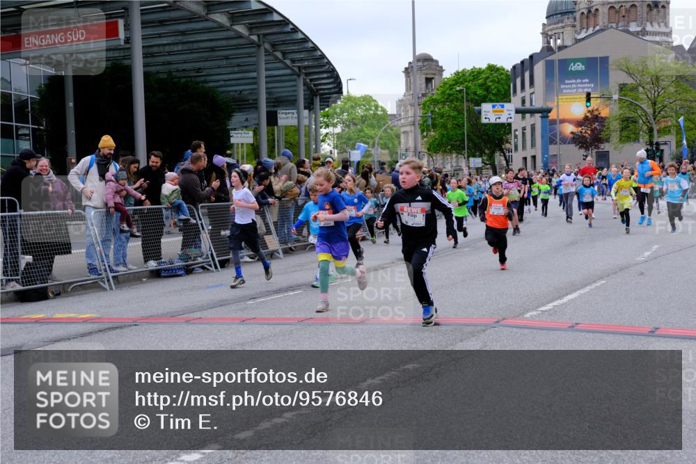 25.04.2026 - Das Zehntel Tim E. http://msf.ph/oto/9576846 25.04.2026 10:58:14 Ziel 5166, 5185, 5341, 5366, 5556, 5731, 5757, 5814, 5938, 6319, 6348, 6489, 6576, 6600, 6802, 6809, 6837, 6848, 6921, 6930, 7144, 7318, 7356, 7417, 7532, 7565 meine-sportfotos.de