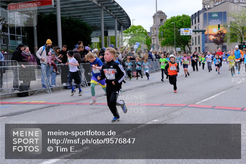 25.04.2026 - Das Zehntel Tim E. http://msf.ph/oto/9576847 25.04.2026 10:58:14 Ziel 5166, 5185, 5341, 5366, 5556, 5731, 5757, 5814, 5938, 6319, 6348, 6489, 6576, 6600, 6802, 6809, 6837, 6848, 6921, 6930, 7144, 7318, 7356, 7417, 7532, 7565 meine-sportfotos.de