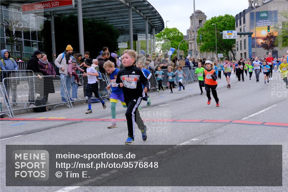 25.04.2026 - Das Zehntel Tim E. http://msf.ph/oto/9576848 25.04.2026 10:58:14 Ziel 5166, 5185, 5341, 5366, 5556, 5731, 5757, 5814, 5938, 6319, 6348, 6489, 6576, 6600, 6802, 6809, 6837, 6848, 6921, 6930, 7144, 7318, 7356, 7417, 7532, 7565 meine-sportfotos.de