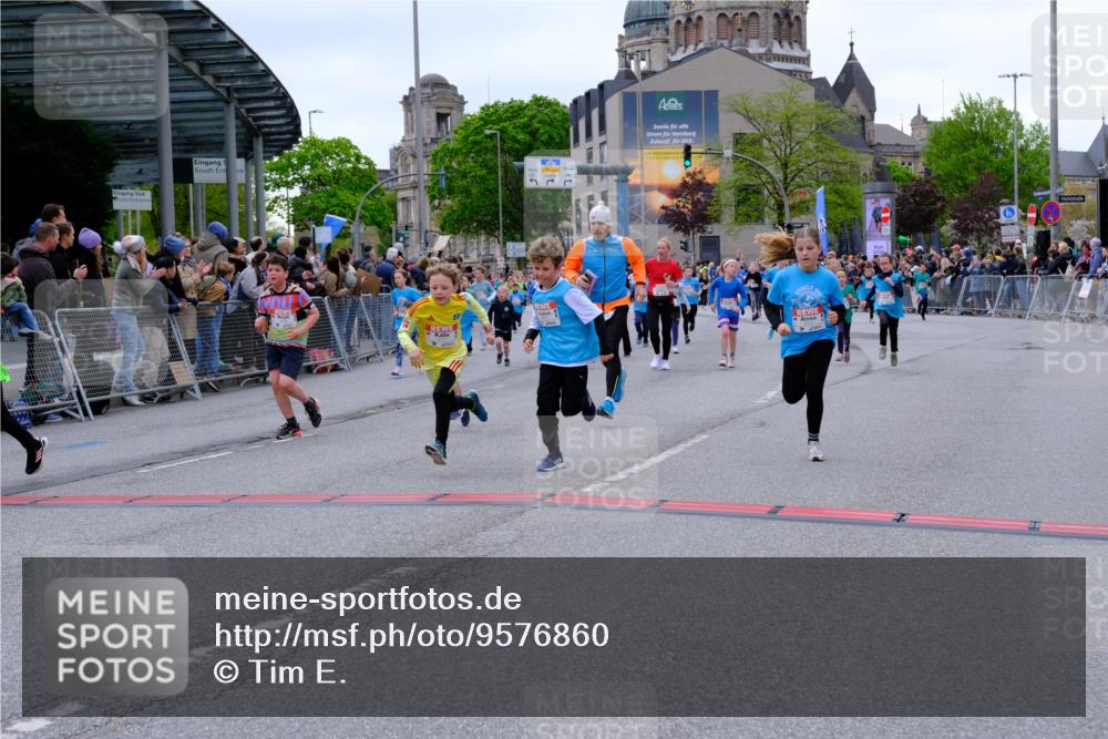 25.04.2026 - Das Zehntel Tim E. http://msf.ph/oto/9576860 25.04.2026 10:58:17 Ziel 5166, 5185, 5212, 5341, 5366, 5375, 5556, 5731, 5750, 5757, 5814, 5933, 6319, 6489, 6538, 6576, 6600, 6723, 6802, 6809, 6843, 6860, 6878, 6902, 6921, 6930, 7144, 7356, 7417, 7565, 7613, 7790, 8071, 10162 meine-sportfotos.de