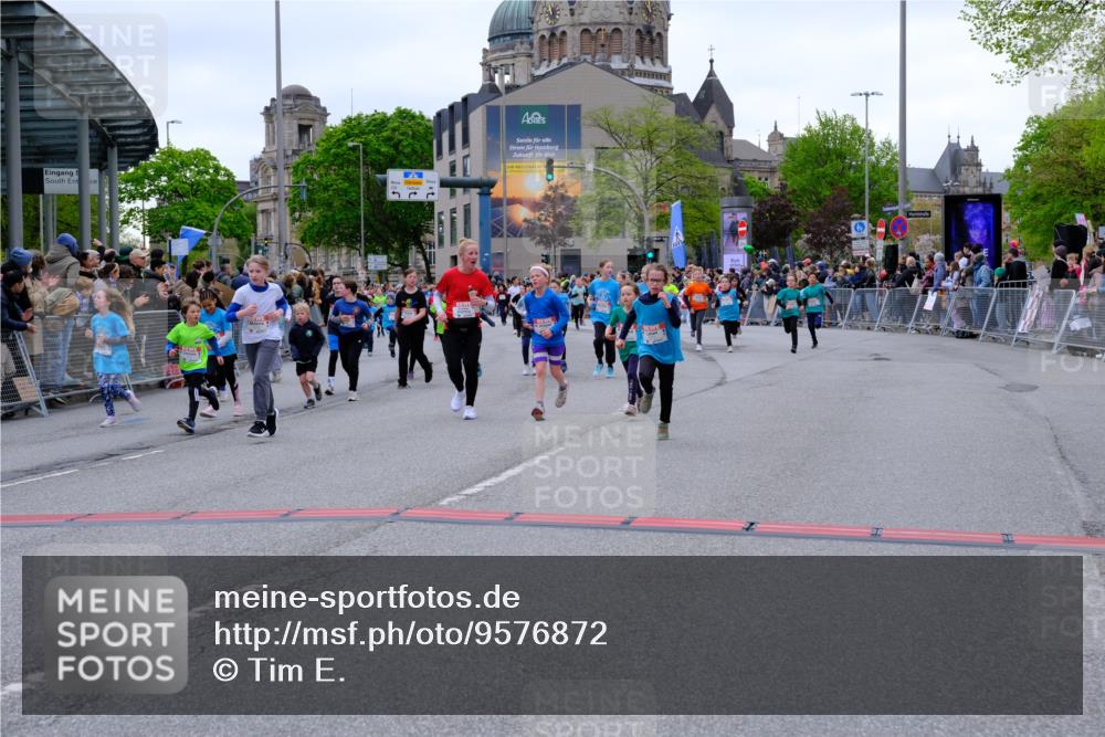 25.04.2026 - Das Zehntel Tim E. http://msf.ph/oto/9576872 25.04.2026 10:58:19 Ziel 5137, 5166, 5185, 5212, 5341, 5366, 5375, 5556, 5648, 5680, 5694, 5731, 5750, 5757, 5814, 5850, 5862, 5933, 6199, 6319, 6489, 6538, 6723, 6802, 6809, 6843, 6860, 6878, 6902, 6930, 6932, 6961, 7042, 7144, 7356, 7417, 7565, 7595, 7613, 7790, 8071, 10162 meine-sportfotos.de