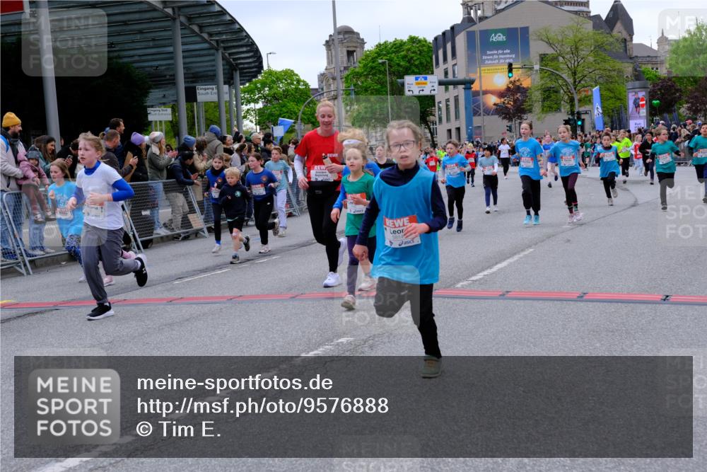 25.04.2026 - Das Zehntel Tim E. http://msf.ph/oto/9576888 25.04.2026 10:58:20 Ziel 5137, 5166, 5185, 5212, 5341, 5366, 5375, 5648, 5680, 5694, 5731, 5750, 5757, 5814, 5850, 5862, 5933, 6199, 6319, 6489, 6538, 6647, 6723, 6802, 6809, 6843, 6860, 6878, 6902, 6930, 6932, 6961, 7042, 7144, 7230, 7236, 7356, 7417, 7565, 7595, 7613, 7790, 8071, 10162 meine-sportfotos.de