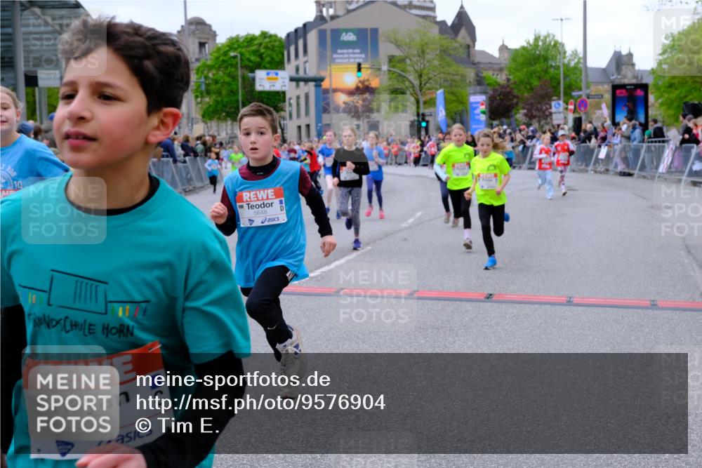 25.04.2026 - Das Zehntel Tim E. http://msf.ph/oto/9576904 25.04.2026 10:58:24 Ziel 5137, 5212, 5315, 5320, 5375, 5499, 5648, 5680, 5694, 5731, 5750, 5757, 5814, 5850, 5862, 5933, 6033, 6191, 6199, 6351, 6361, 6489, 6538, 6647, 6723, 6786, 6802, 6810, 6843, 6860, 6878, 6902, 6930, 6932, 6961, 7042, 7144, 7230, 7236, 7294, 7297, 7417, 7551, 7565, 7595, 7613, 7790, 8071, 10162 meine-sportfotos.de