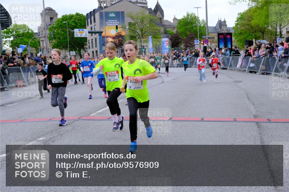 25.04.2026 - Das Zehntel Tim E. http://msf.ph/oto/9576909 25.04.2026 10:58:25 Ziel 5137, 5212, 5315, 5320, 5375, 5485, 5496, 5499, 5648, 5680, 5694, 5750, 5801, 5814, 5822, 5850, 5862, 5933, 5987, 6033, 6108, 6191, 6199, 6351, 6361, 6489, 6538, 6647, 6723, 6786, 6802, 6810, 6843, 6860, 6878, 6902, 6932, 6961, 7042, 7230, 7236, 7294, 7297, 7551, 7595, 7613, 7790, 8071, 10162 meine-sportfotos.de