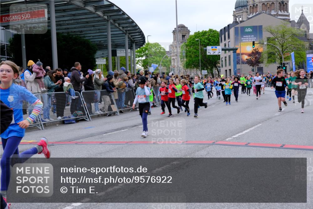 25.04.2026 - Das Zehntel Tim E. http://msf.ph/oto/9576922 25.04.2026 10:58:28 Ziel 5073, 5137, 5266, 5315, 5320, 5375, 5485, 5496, 5499, 5648, 5668, 5680, 5694, 5750, 5801, 5822, 5850, 5862, 5933, 5987, 5996, 6033, 6108, 6112, 6129, 6191, 6199, 6298, 6304, 6351, 6361, 6590, 6647, 6723, 6727, 6730, 6786, 6810, 6843, 6860, 6878, 6902, 6932, 6961, 7042, 7230, 7236, 7294, 7297, 7551, 7595, 7613, 7866, 7868, 7901, 8071, 10162 meine-sportfotos.de