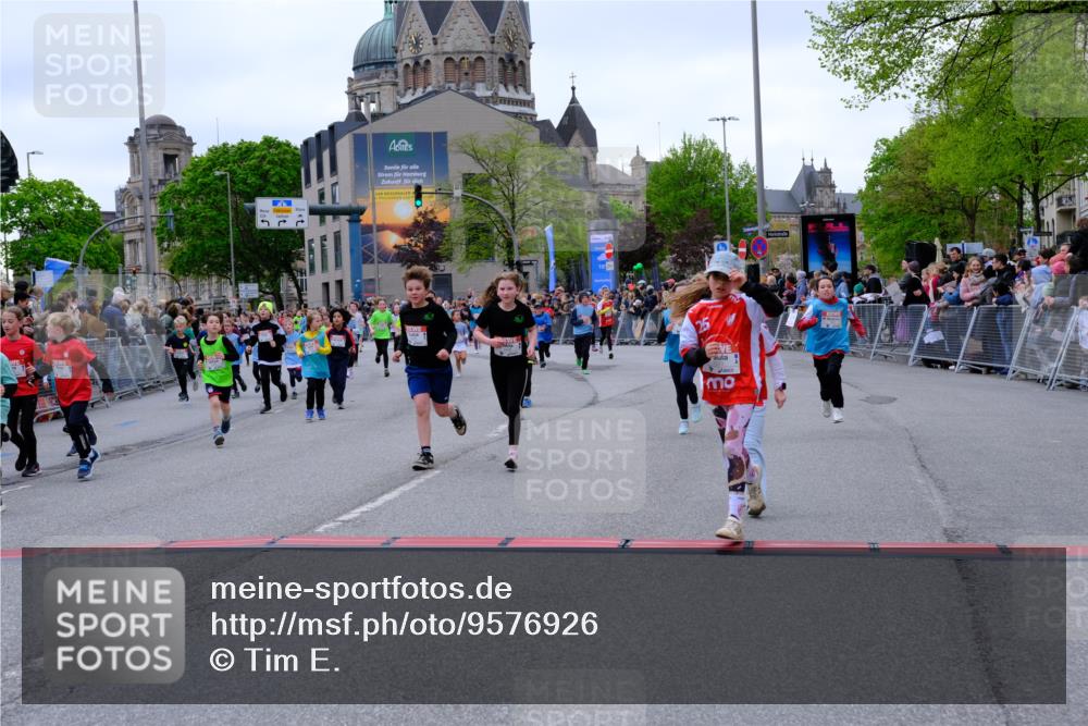 25.04.2026 - Das Zehntel Tim E. http://msf.ph/oto/9576926 25.04.2026 10:58:29 Ziel 5073, 5137, 5266, 5315, 5320, 5375, 5485, 5496, 5499, 5648, 5666, 5668, 5680, 5694, 5750, 5801, 5822, 5850, 5862, 5933, 5987, 5996, 6033, 6108, 6112, 6129, 6191, 6199, 6298, 6304, 6308, 6351, 6361, 6370, 6388, 6400, 6590, 6647, 6723, 6727, 6730, 6786, 6810, 6843, 6860, 6932, 6961, 7042, 7049, 7062, 7230, 7236, 7294, 7297, 7551, 7595, 7647, 7653, 7659, 7760, 7866, 7868, 7887, 7901, 10162 meine-sportfotos.de