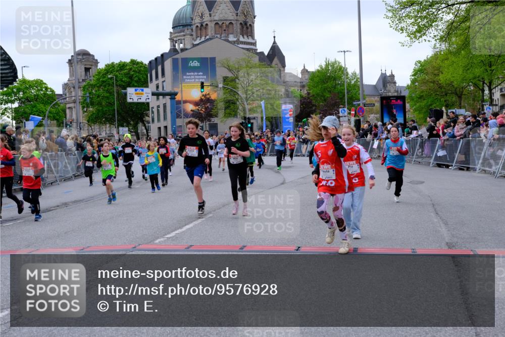 25.04.2026 - Das Zehntel Tim E. http://msf.ph/oto/9576928 25.04.2026 10:58:29 Ziel 5073, 5137, 5266, 5315, 5320, 5375, 5485, 5496, 5499, 5648, 5666, 5668, 5680, 5694, 5750, 5801, 5822, 5850, 5862, 5933, 5987, 5996, 6033, 6108, 6112, 6129, 6191, 6199, 6298, 6304, 6308, 6351, 6361, 6370, 6388, 6400, 6590, 6647, 6723, 6727, 6730, 6786, 6810, 6843, 6860, 6932, 6961, 7042, 7049, 7062, 7230, 7236, 7294, 7297, 7551, 7595, 7647, 7653, 7659, 7760, 7866, 7868, 7887, 7901, 10162 meine-sportfotos.de