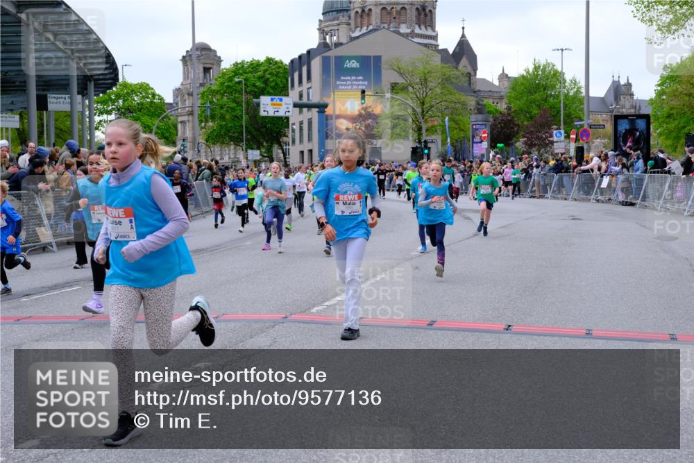 25.04.2026 - Das Zehntel Tim E. http://msf.ph/oto/9577136 25.04.2026 10:59:16 Ziel 5033, 5182, 5187, 5193, 5339, 5340, 5402, 5501, 5510, 5525, 5527, 5649, 5699, 5702, 5768, 5799, 5817, 5911, 5912, 5916, 5918, 5951, 5972, 6029, 6196, 6214, 6285, 6337, 6473, 6483, 6573, 6581, 6584, 6585, 6597, 6605, 6950, 6963, 6998, 7094, 7108, 7124, 7140, 7155, 7219, 7286, 7289, 7410, 7631, 7633, 7663, 7993 meine-sportfotos.de