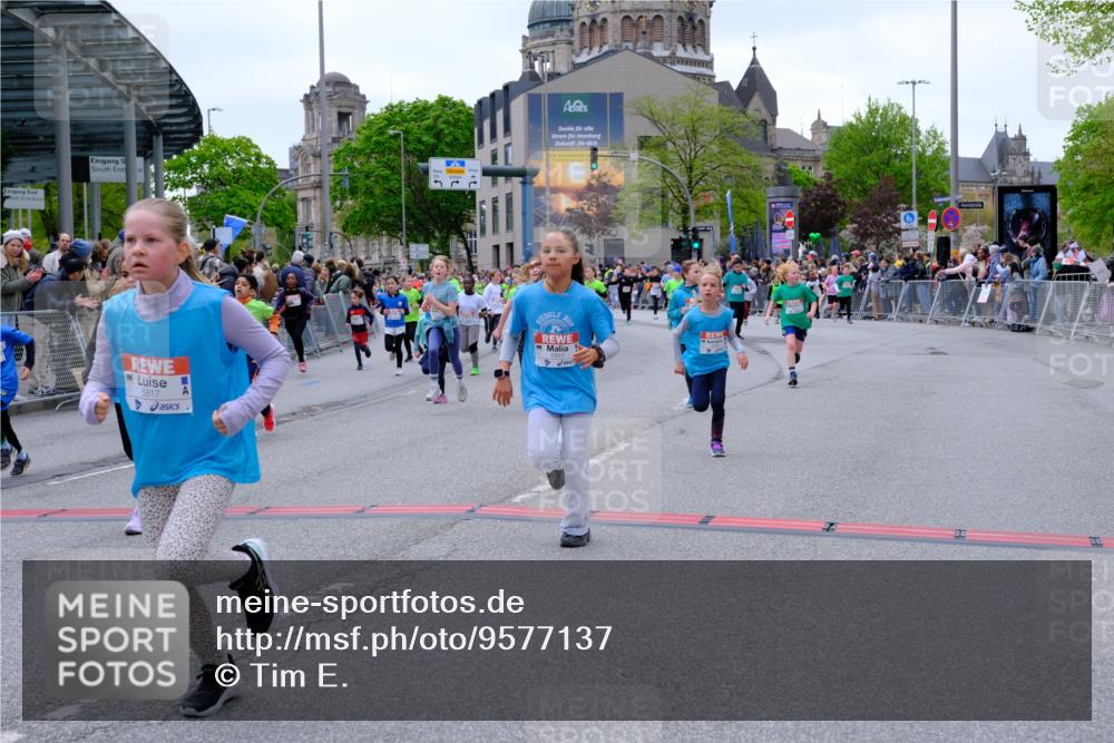 25.04.2026 - Das Zehntel Tim E. http://msf.ph/oto/9577137 25.04.2026 10:59:16 Ziel 5033, 5182, 5187, 5193, 5339, 5340, 5402, 5501, 5510, 5525, 5527, 5649, 5699, 5702, 5768, 5799, 5817, 5911, 5912, 5916, 5918, 5951, 5972, 6029, 6196, 6214, 6285, 6337, 6473, 6483, 6573, 6581, 6584, 6585, 6597, 6605, 6950, 6963, 6998, 7094, 7108, 7124, 7140, 7155, 7219, 7286, 7289, 7410, 7631, 7633, 7663, 7993 meine-sportfotos.de