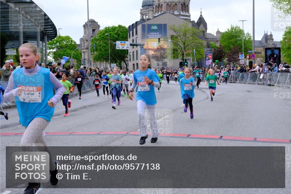 25.04.2026 - Das Zehntel Tim E. http://msf.ph/oto/9577138 25.04.2026 10:59:16 Ziel 5033, 5182, 5187, 5193, 5339, 5340, 5402, 5501, 5510, 5525, 5527, 5649, 5699, 5702, 5768, 5799, 5817, 5911, 5912, 5916, 5918, 5951, 5972, 6029, 6196, 6214, 6285, 6337, 6473, 6483, 6573, 6581, 6584, 6585, 6597, 6605, 6950, 6963, 6998, 7094, 7108, 7124, 7140, 7155, 7219, 7286, 7289, 7410, 7631, 7633, 7663, 7993 meine-sportfotos.de