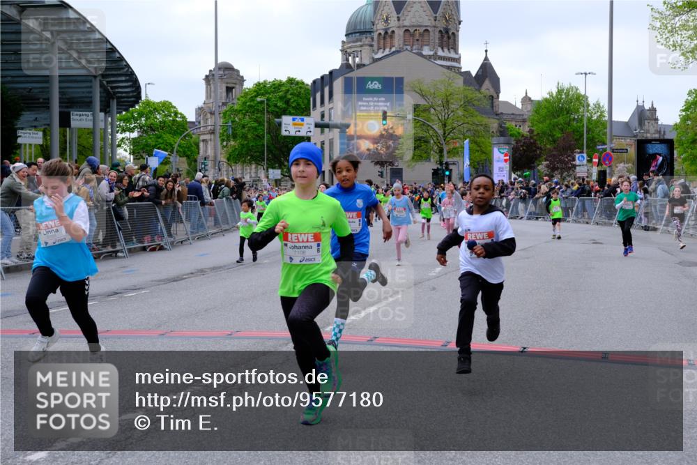 25.04.2026 - Das Zehntel Tim E. http://msf.ph/oto/9577180 25.04.2026 10:59:22 Ziel 5033, 5198, 5340, 5402, 5527, 5699, 5702, 5768, 5799, 5817, 5918, 5951, 5972, 5975, 6196, 6214, 6255, 6285, 6303, 6333, 6337, 6465, 6473, 6483, 6536, 6541, 6546, 6573, 6577, 6584, 6585, 6597, 6605, 6963, 7013, 7017, 7059, 7094, 7108, 7124, 7140, 7155, 7174, 7179, 7286, 7631, 7633, 7692, 7844, 7993 meine-sportfotos.de