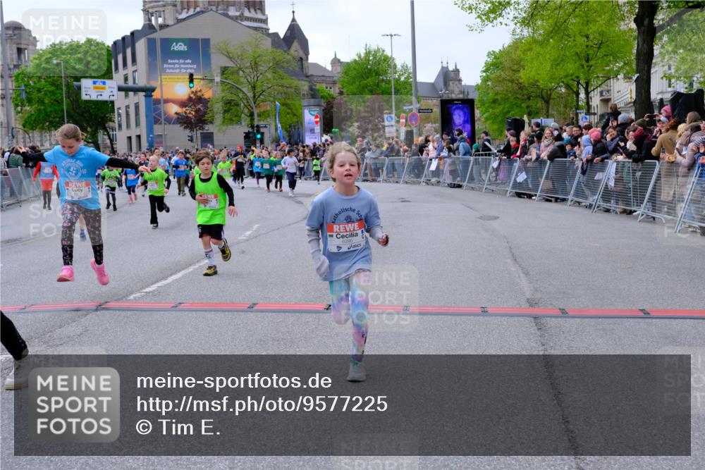 25.04.2026 - Das Zehntel Tim E. http://msf.ph/oto/9577225 25.04.2026 10:59:30 Ziel 5198, 5219, 5343, 5975, 5995, 6091, 6255, 6257, 6261, 6296, 6303, 6395, 6465, 6577, 6874, 7012, 7013, 7017, 7054, 7059, 7067, 7174, 7179, 7296, 7465, 7692, 7751, 7826, 7844 meine-sportfotos.de