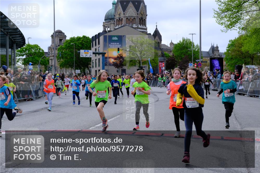 25.04.2026 - Das Zehntel Tim E. http://msf.ph/oto/9577278 25.04.2026 10:59:43 Ziel 5026, 5040, 5094, 5155, 5164, 5233, 5240, 5245, 5248, 5271, 5286, 5352, 5353, 5635, 5690, 5715, 5722, 5767, 5860, 5960, 6270, 6274, 6305, 6306, 6320, 6438, 6556, 6608, 6632, 6643, 6654, 6661, 6669, 6671, 6686, 6742, 6872, 6896, 6945, 7057, 7066, 7078, 7112, 7235, 7241, 7361, 7370, 7371, 7372, 7376, 7384, 7479, 7535, 7559, 7644, 7657, 7761, 7767, 7782, 7800, 7812, 7834, 7859 meine-sportfotos.de