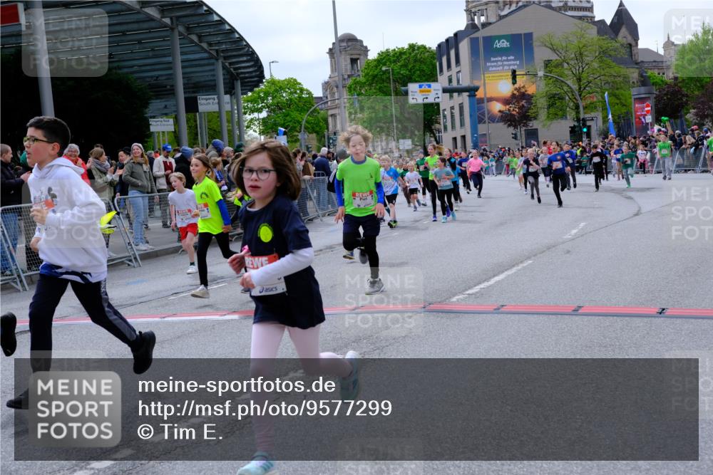 25.04.2026 - Das Zehntel Tim E. http://msf.ph/oto/9577299 25.04.2026 10:59:47 Ziel 5026, 5040, 5094, 5155, 5164, 5240, 5248, 5271, 5286, 5297, 5301, 5352, 5353, 5358, 5408, 5460, 5635, 5690, 5715, 5722, 5767, 5860, 6270, 6274, 6320, 6387, 6438, 6556, 6572, 6608, 6632, 6654, 6661, 6671, 6742, 6872, 6896, 7057, 7066, 7078, 7112, 7235, 7241, 7330, 7361, 7370, 7371, 7372, 7376, 7384, 7411, 7479, 7521, 7535, 7559, 7730, 7761, 7782, 7825, 7859, 7876 meine-sportfotos.de