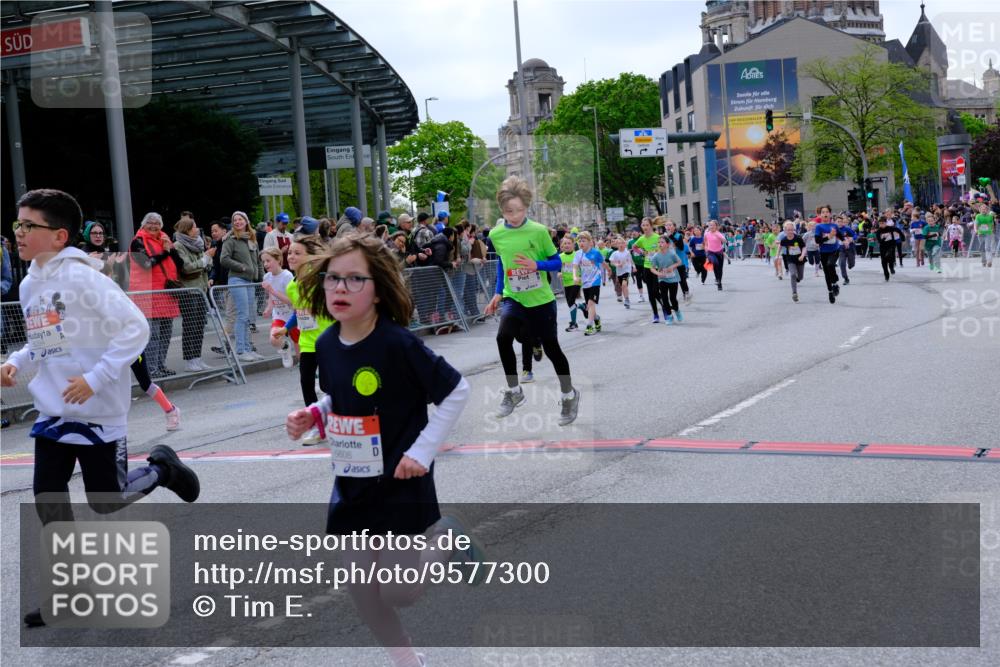 25.04.2026 - Das Zehntel Tim E. http://msf.ph/oto/9577300 25.04.2026 10:59:47 Ziel 5026, 5040, 5094, 5155, 5164, 5240, 5248, 5271, 5286, 5297, 5301, 5352, 5353, 5358, 5408, 5460, 5635, 5690, 5715, 5722, 5767, 5860, 6270, 6274, 6320, 6387, 6438, 6556, 6572, 6608, 6632, 6654, 6661, 6671, 6742, 6872, 6896, 7057, 7066, 7078, 7112, 7235, 7241, 7330, 7361, 7370, 7371, 7372, 7376, 7384, 7411, 7479, 7521, 7535, 7559, 7730, 7761, 7782, 7825, 7859, 7876 meine-sportfotos.de