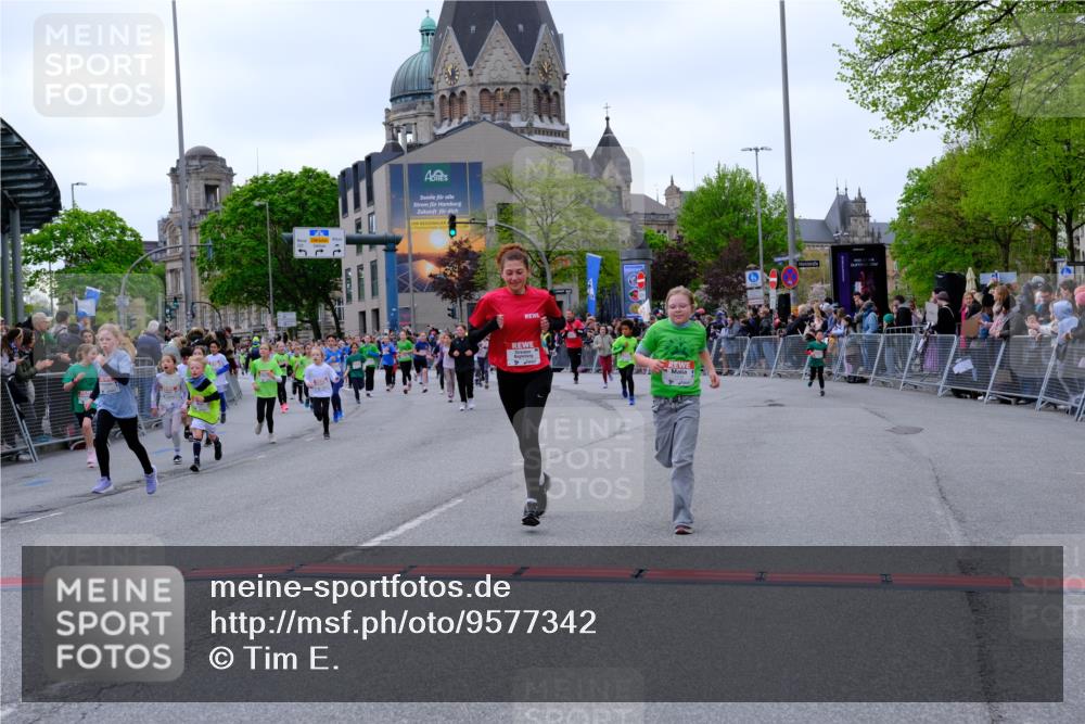25.04.2026 - Das Zehntel Tim E. http://msf.ph/oto/9577342 25.04.2026 10:59:56 Ziel 5045, 5075, 5078, 5163, 5197, 5204, 5238, 5297, 5301, 5358, 5389, 5408, 5429, 5438, 5460, 5538, 5541, 5574, 5835, 5983, 6387, 6427, 6492, 6516, 6572, 6631, 6648, 6694, 6853, 6975, 7033, 7045, 7076, 7081, 7098, 7119, 7330, 7338, 7411, 7521, 7730, 7825, 7876 meine-sportfotos.de