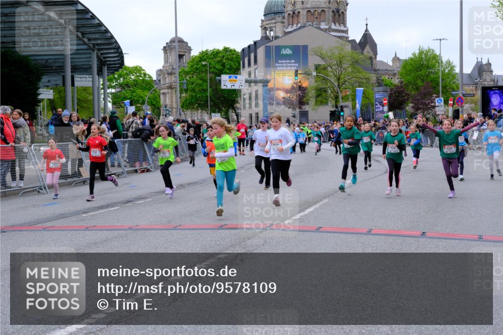 25.04.2026 - Das Zehntel Tim E. http://msf.ph/oto/9578109 25.04.2026 11:02:33 Ziel 5042, 5134, 5136, 5152, 5888, 5891, 5895, 5940, 6165, 6176, 6267, 6278, 6817, 6849, 7024, 7038, 7282, 7292, 7347, 7359, 7360, 7442, 7453, 7475, 7799, 7824, 7855, 7858, 7862, 7872, 7874, 8075 meine-sportfotos.de