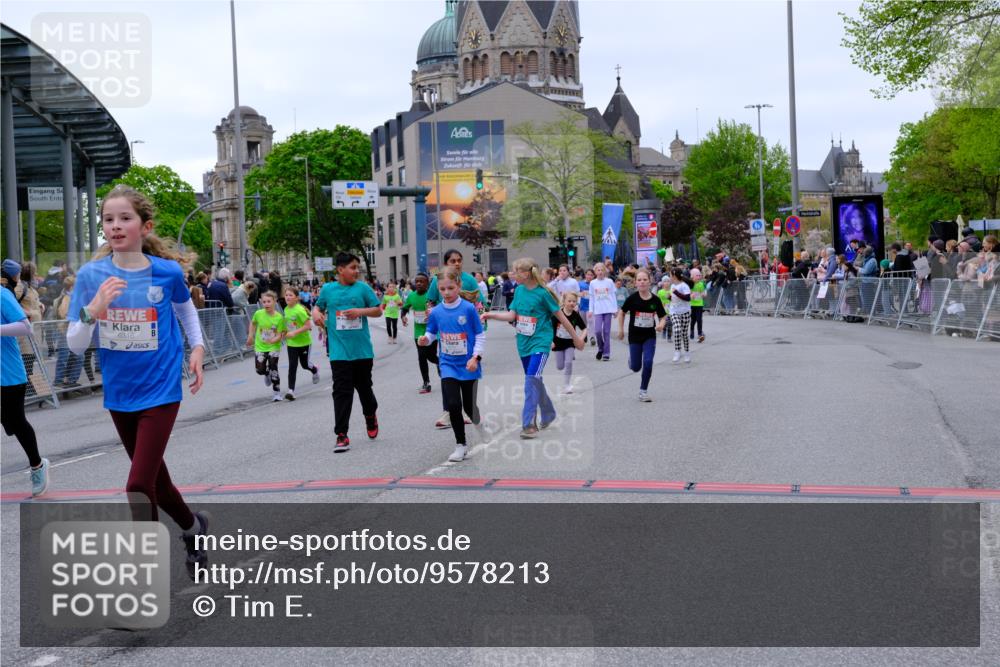 25.04.2026 - Das Zehntel Tim E. http://msf.ph/oto/9578213 25.04.2026 11:02:53 Ziel 5046, 5106, 5214, 5224, 5225, 5262, 5272, 5283, 5468, 5520, 5685, 5745, 5774, 5864, 5865, 5899, 5902, 5914, 5915, 5922, 6291, 6315, 6316, 6476, 6570, 6598, 6780, 6782, 6927, 6949, 6976, 6994, 6995, 7000, 7441, 7610, 7630, 7934, 7936, 8068 meine-sportfotos.de