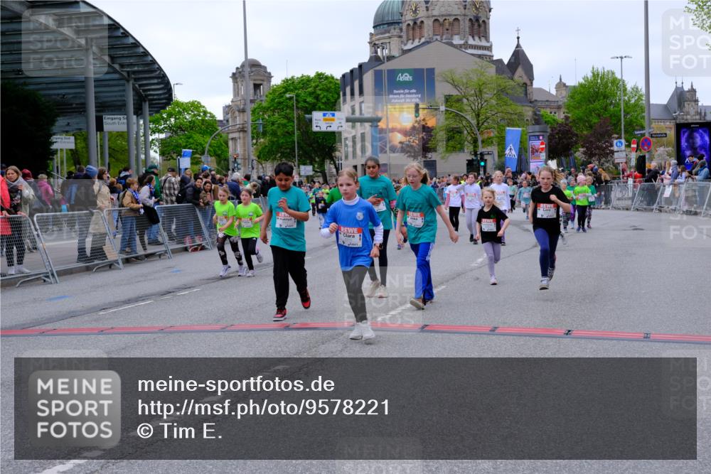 25.04.2026 - Das Zehntel Tim E. http://msf.ph/oto/9578221 25.04.2026 11:02:54 Ziel 5046, 5106, 5214, 5224, 5225, 5262, 5272, 5283, 5423, 5440, 5468, 5520, 5685, 5745, 5774, 5864, 5899, 5902, 5914, 5915, 5922, 6291, 6312, 6315, 6316, 6476, 6570, 6598, 6780, 6782, 6927, 6949, 6976, 6994, 6995, 7000, 7018, 7031, 7441, 7610, 7630, 7934, 7936, 8068 meine-sportfotos.de