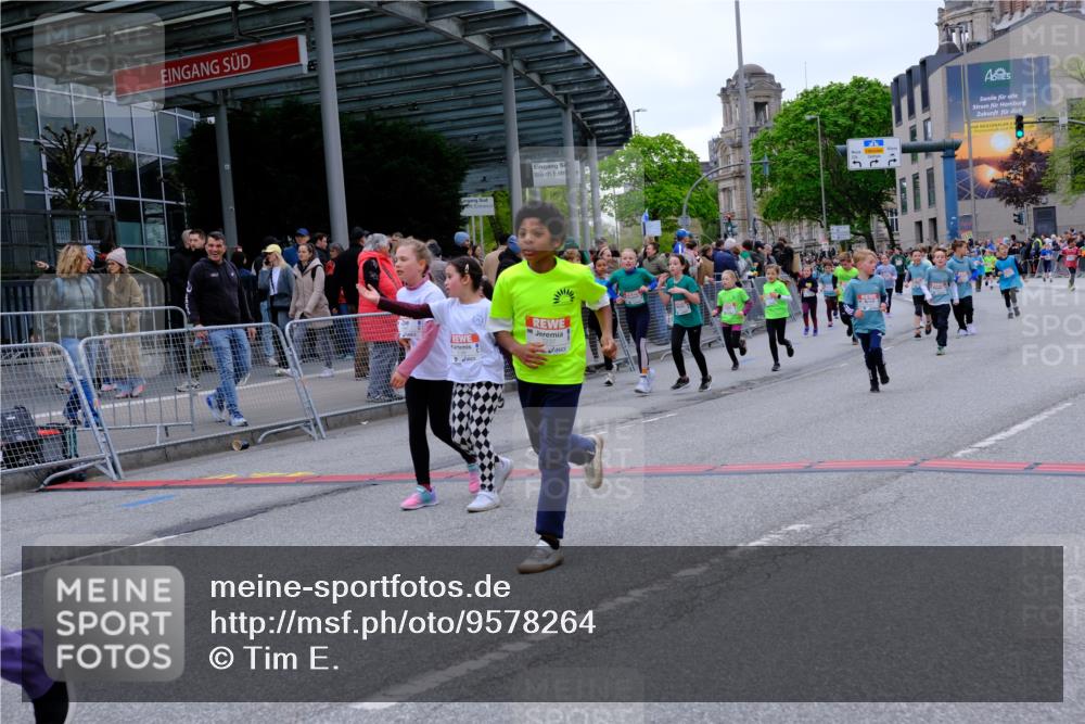 25.04.2026 - Das Zehntel Tim E. http://msf.ph/oto/9578264 25.04.2026 11:03:05 Ziel 5111, 5115, 5184, 5186, 5398, 5410, 5423, 5440, 5662, 5998, 6030, 6312, 6448, 6457, 6476, 6479, 6591, 6607, 6887, 7018, 7031, 7064, 7087, 7117, 7237, 7269, 7440, 7444, 7609, 7979, 7980 meine-sportfotos.de