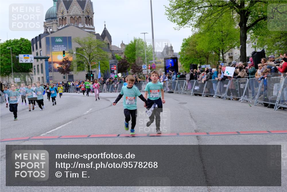 25.04.2026 - Das Zehntel Tim E. http://msf.ph/oto/9578268 25.04.2026 11:03:06 Ziel 5111, 5115, 5184, 5186, 5398, 5410, 5423, 5440, 5594, 5662, 5998, 6030, 6312, 6448, 6457, 6479, 6567, 6591, 6607, 6887, 7018, 7031, 7064, 7087, 7117, 7237, 7269, 7426, 7440, 7444, 7483, 7609, 7979, 7980, 7994 meine-sportfotos.de