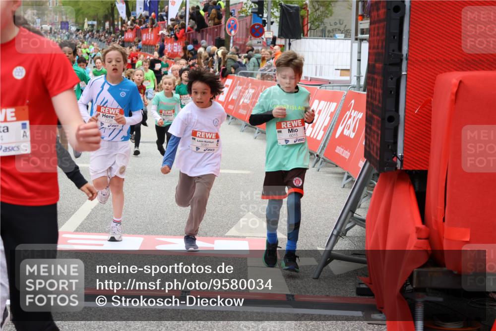 25.04.2026 - Das Zehntel Strokosch-Dieckow http://msf.ph/oto/9580034 25.04.2026 10:53:16 Ziel 5081, 5428, 5515, 5751, 5800, 6015, 6080, 6144, 6428, 6703, 6826, 7101, 7116, 7129, 7180, 7197, 7731, 7863, 8022, 5081, 5428, 5515, 5751, 5800, 6015, 6080, 6144, 6428, 6703, 6826, 7101, 7116, 7129, 7180, 7197, 7731, 7863, 8022 meine-sportfotos.de