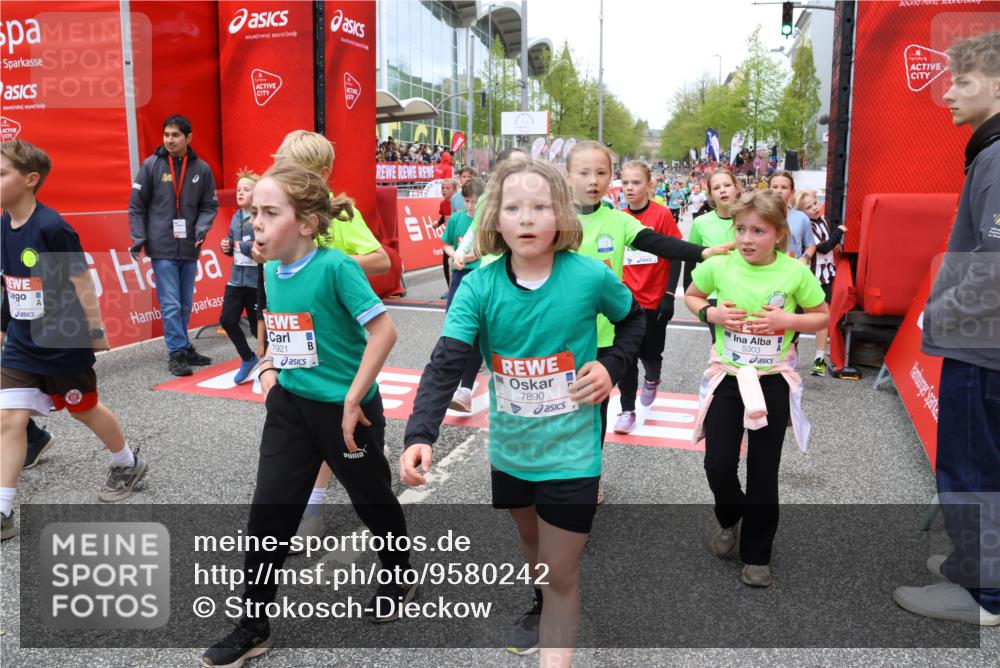 25.04.2026 - Das Zehntel Strokosch-Dieckow http://msf.ph/oto/9580242 25.04.2026 10:53:35 Ziel 5292, 5303, 5504, 5689, 5907, 6081, 6113, 6123, 6131, 6147, 6161, 6177, 6409, 6491, 6517, 6754, 6840, 6935, 6960, 7105, 7165, 7167, 7190, 7238, 7255, 7299, 7513, 7548, 7608, 7615, 7869, 7890, 7904, 7921, 7976, 5292, 5303, 5504, 5689, 5907, 6081, 6113, 6123, 6131, 6147, 6161, 6177, 6409, 6491, 6517, 6754, 6840, 6935, 6960, 7105, 7165, 7167, 7190, 7238, 7255, 7299, 7513, 7548, 7608, 7615, 7869, 7890, 7904, 7921, 7976 meine-sportfotos.de