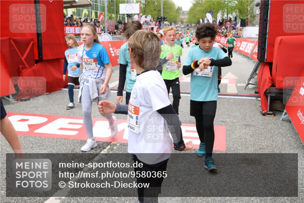 25.04.2026 - Das Zehntel Strokosch-Dieckow http://msf.ph/oto/9580365 25.04.2026 10:53:41 Ziel 5154, 5158, 5237, 5504, 5897, 5898, 5907, 6018, 6081, 6113, 6262, 6382, 6517, 6745, 7105, 7255, 7456, 7459, 7599, 7608, 7629, 7672, 7699, 7745, 5154, 5158, 5237, 5504, 5897, 5898, 5907, 6018, 6081, 6113, 6262, 6382, 6517, 6745, 7105, 7255, 7456, 7459, 7599, 7608, 7629, 7672, 7699, 7745 meine-sportfotos.de
