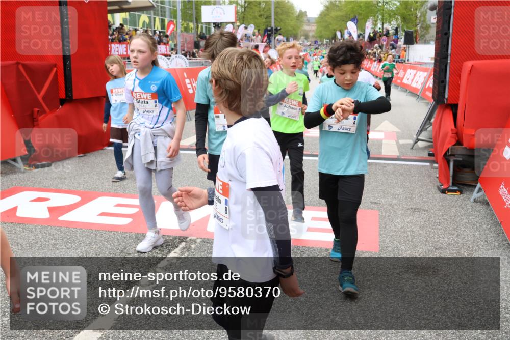 25.04.2026 - Das Zehntel Strokosch-Dieckow http://msf.ph/oto/9580370 25.04.2026 10:53:41 Ziel 5154, 5158, 5237, 5504, 5897, 5898, 5907, 6018, 6081, 6113, 6262, 6382, 6517, 6745, 7105, 7255, 7456, 7459, 7599, 7608, 7629, 7672, 7699, 7745, 5154, 5158, 5237, 5504, 5897, 5898, 5907, 6018, 6081, 6113, 6262, 6382, 6517, 6745, 7105, 7255, 7456, 7459, 7599, 7608, 7629, 7672, 7699, 7745 meine-sportfotos.de