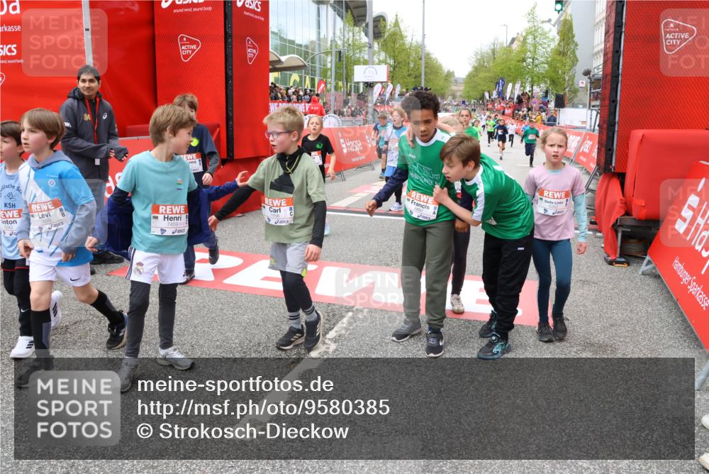 25.04.2026 - Das Zehntel Strokosch-Dieckow http://msf.ph/oto/9580385 25.04.2026 10:53:46 Ziel 5154, 5237, 5427, 5488, 5787, 5884, 5897, 5898, 5925, 6018, 6262, 6266, 6382, 6679, 7456, 7459, 7591, 7672, 7699, 7716, 5154, 5237, 5427, 5488, 5787, 5884, 5897, 5898, 5925, 6018, 6262, 6266, 6382, 6679, 7456, 7459, 7591, 7672, 7699, 7716 meine-sportfotos.de