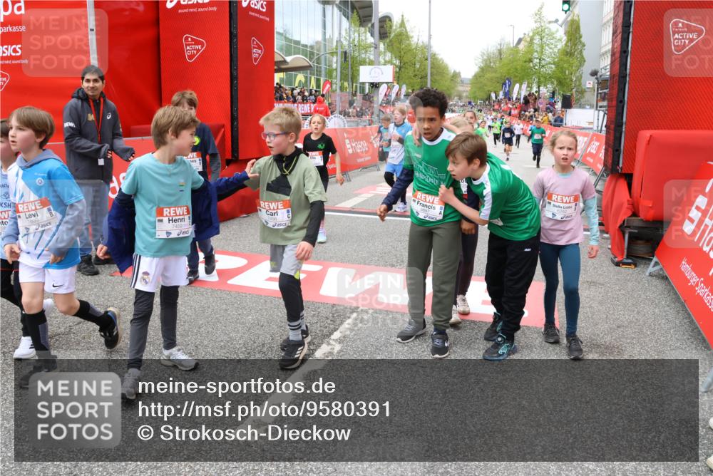 25.04.2026 - Das Zehntel Strokosch-Dieckow http://msf.ph/oto/9580391 25.04.2026 10:53:46 Ziel 5154, 5237, 5427, 5488, 5787, 5884, 5897, 5898, 5925, 6018, 6262, 6266, 6382, 6679, 7456, 7459, 7591, 7672, 7699, 7716, 5154, 5237, 5427, 5488, 5787, 5884, 5897, 5898, 5925, 6018, 6262, 6266, 6382, 6679, 7456, 7459, 7591, 7672, 7699, 7716 meine-sportfotos.de