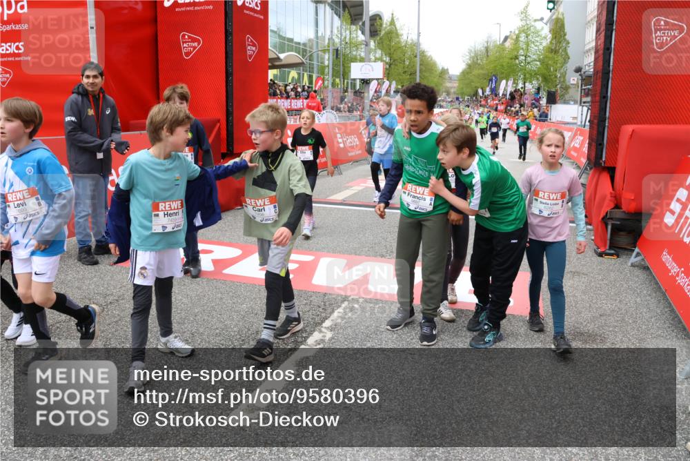 25.04.2026 - Das Zehntel Strokosch-Dieckow http://msf.ph/oto/9580396 25.04.2026 10:53:46 Ziel 5154, 5237, 5427, 5488, 5787, 5884, 5897, 5898, 5925, 6018, 6262, 6266, 6382, 6679, 7456, 7459, 7591, 7672, 7699, 7716, 5154, 5237, 5427, 5488, 5787, 5884, 5897, 5898, 5925, 6018, 6262, 6266, 6382, 6679, 7456, 7459, 7591, 7672, 7699, 7716 meine-sportfotos.de