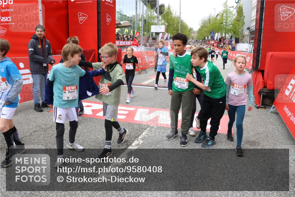 25.04.2026 - Das Zehntel Strokosch-Dieckow http://msf.ph/oto/9580408 25.04.2026 10:53:46 Ziel 5154, 5237, 5427, 5488, 5787, 5884, 5897, 5898, 5925, 6018, 6262, 6266, 6382, 6679, 7456, 7459, 7591, 7672, 7699, 7716, 5154, 5237, 5427, 5488, 5787, 5884, 5897, 5898, 5925, 6018, 6262, 6266, 6382, 6679, 7456, 7459, 7591, 7672, 7699, 7716 meine-sportfotos.de