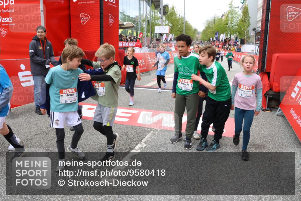 25.04.2026 - Das Zehntel Strokosch-Dieckow http://msf.ph/oto/9580418 25.04.2026 10:53:46 Ziel 5154, 5237, 5427, 5488, 5787, 5884, 5897, 5898, 5925, 6018, 6262, 6266, 6382, 6679, 7456, 7459, 7591, 7672, 7699, 7716, 5154, 5237, 5427, 5488, 5787, 5884, 5897, 5898, 5925, 6018, 6262, 6266, 6382, 6679, 7456, 7459, 7591, 7672, 7699, 7716 meine-sportfotos.de