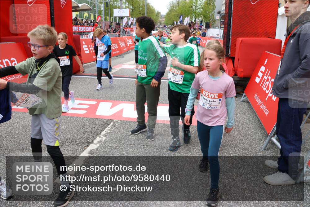 25.04.2026 - Das Zehntel Strokosch-Dieckow http://msf.ph/oto/9580440 25.04.2026 10:53:47 Ziel 5154, 5427, 5488, 5787, 5884, 5897, 5898, 5925, 5928, 6018, 6262, 6266, 6382, 6679, 7395, 7456, 7459, 7591, 7699, 7716, 7986, 5154, 5427, 5488, 5787, 5884, 5897, 5898, 5925, 5928, 6018, 6262, 6266, 6382, 6679, 7395, 7456, 7459, 7591, 7699, 7716, 7986 meine-sportfotos.de