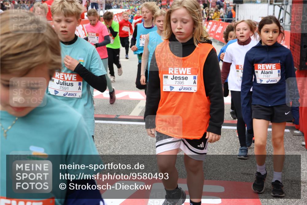 25.04.2026 - Das Zehntel Strokosch-Dieckow http://msf.ph/oto/9580493 25.04.2026 10:53:52 Ziel 5109, 5427, 5695, 5775, 5787, 5807, 5884, 5910, 5925, 5928, 6072, 6313, 6340, 7127, 7128, 7187, 7395, 7533, 7591, 7716, 7750, 7986, 5109, 5427, 5695, 5775, 5787, 5807, 5884, 5910, 5925, 5928, 6072, 6313, 6340, 7127, 7128, 7187, 7395, 7533, 7591, 7716, 7750, 7986 meine-sportfotos.de