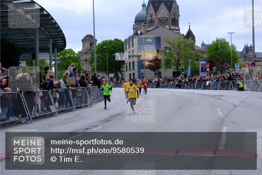 25.04.2026 - Das Zehntel Tim E. http://msf.ph/oto/9580539 25.04.2026 12:47:47 Ziel 10253, 11852, 11858, 12678, 12962 meine-sportfotos.de